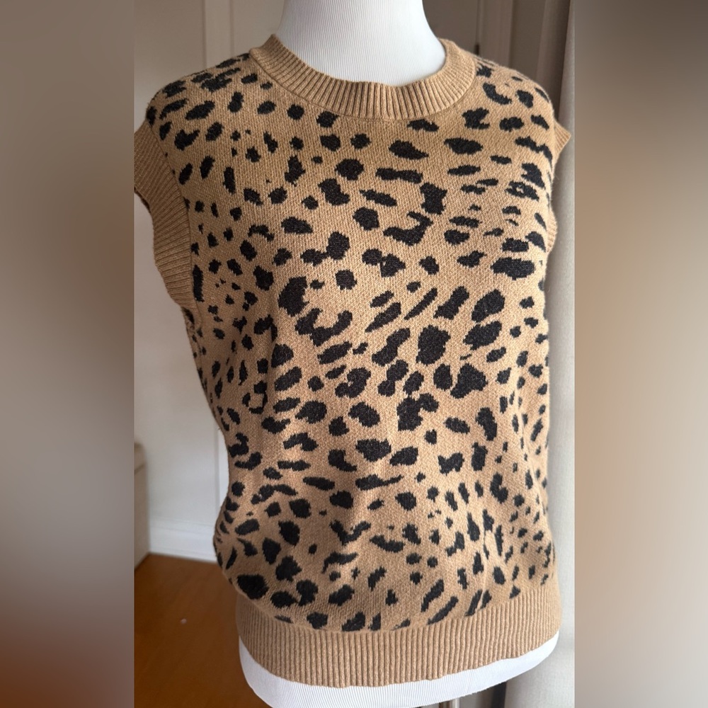 LOFT Tan and Black Animal Leopard Print Sweater in Medium Petite EUC